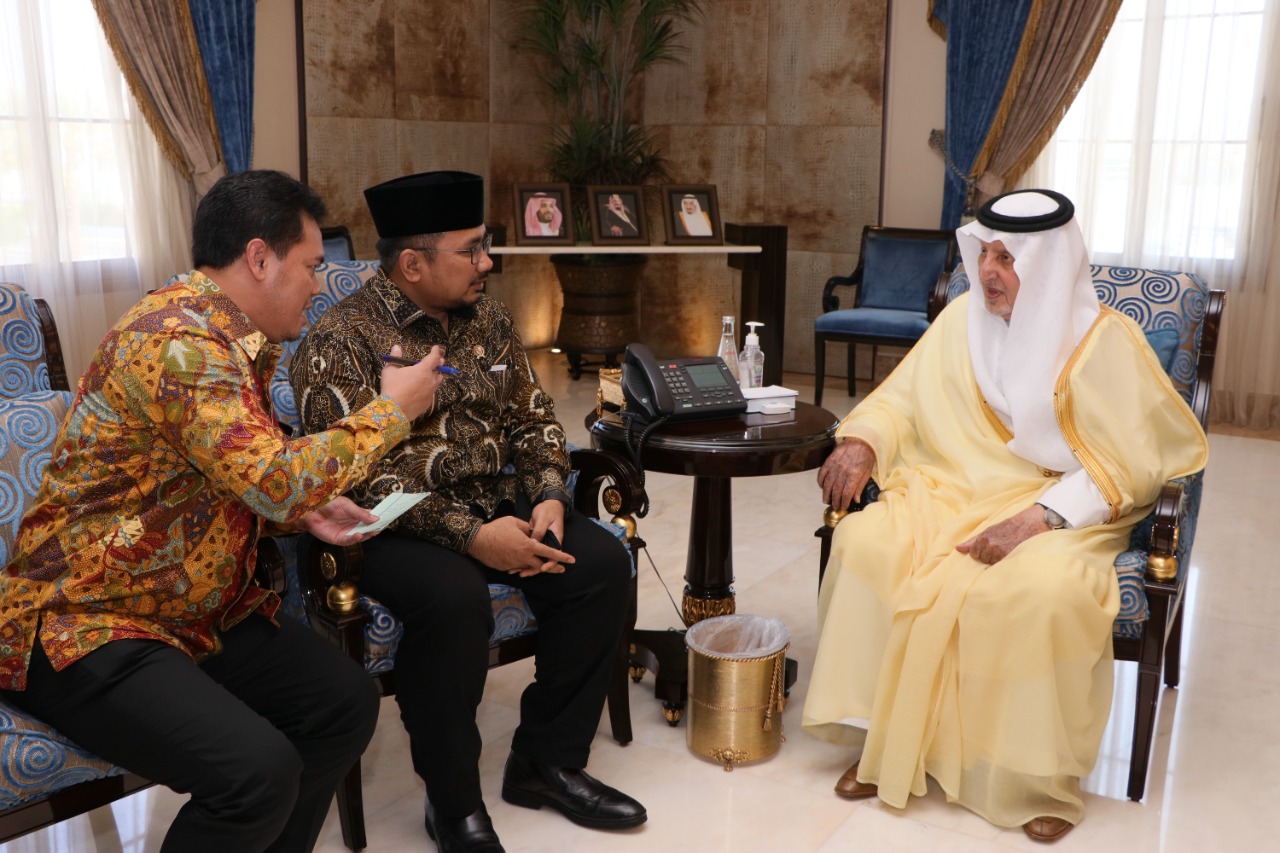 https://haji.kemenag.go.id/v4/temui-gubernur-makkah-menag-sampaikan-kebijakan-penyiapan-jemaah-umrah-indonesia