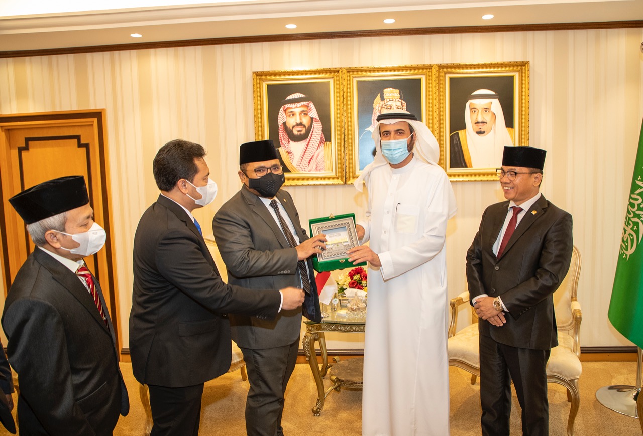 https://haji.kemenag.go.id/v4/bahas-umrah-dengan-menteri-haji-saudi-menag-insya-allah-akan-ada-kabar-baik